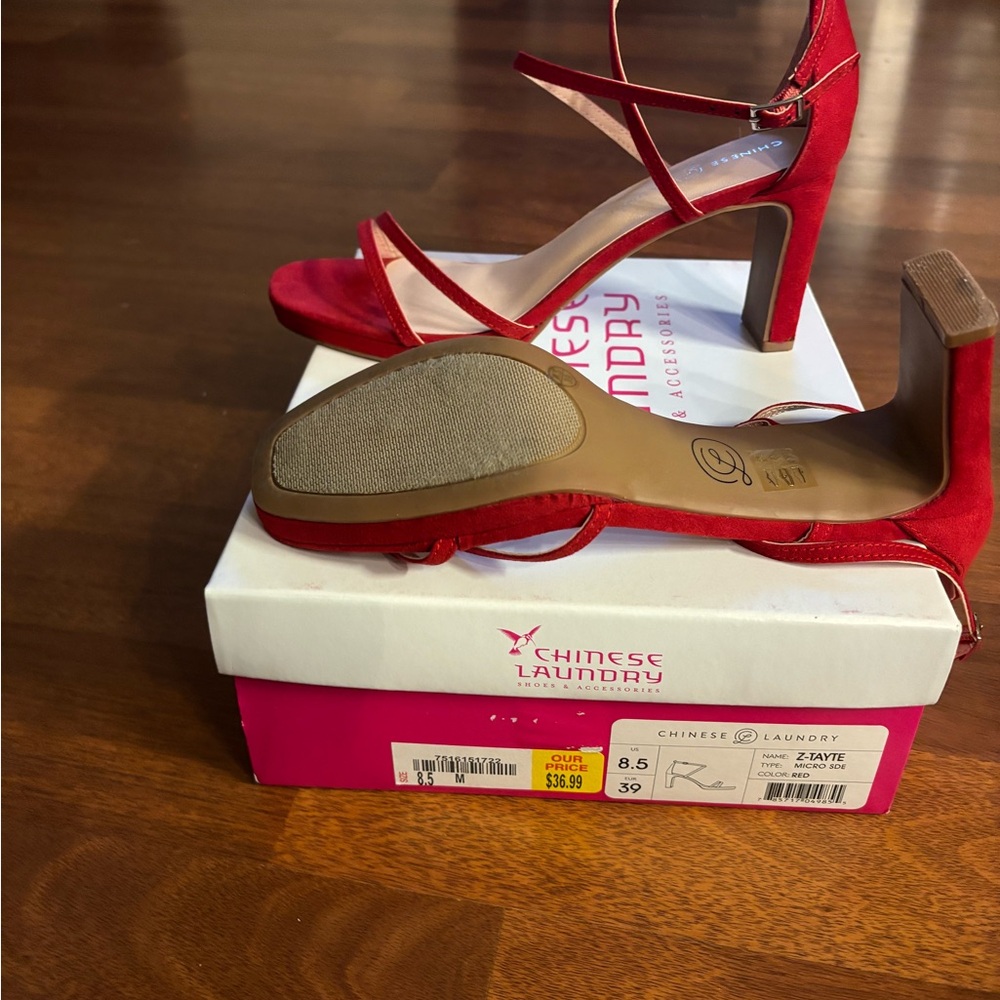 Red shoes - Picture 2 of 4
